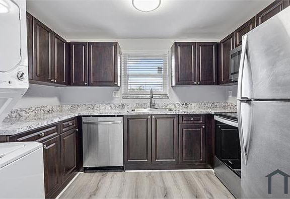 2nd image of 712 SW 81st Ave #7B