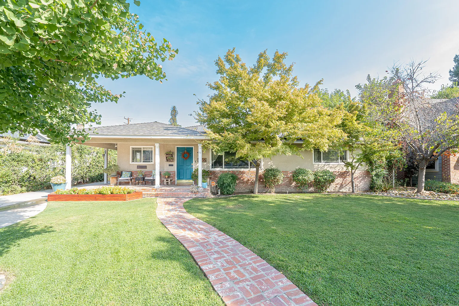 1608 W Kaweah Avenue photo 1