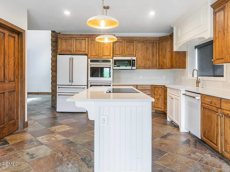 8766 N Daybreaker Dr — Photo 9