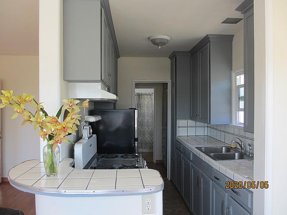 3rd image of 142 La Verne Ave