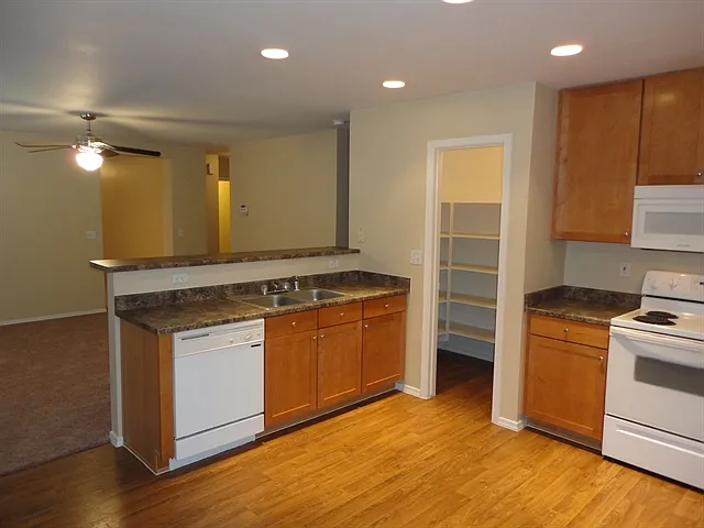 9222 W Elm St — Photo 3