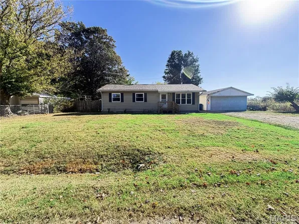 1445 Nelms Ave, Centralia, IL 62801