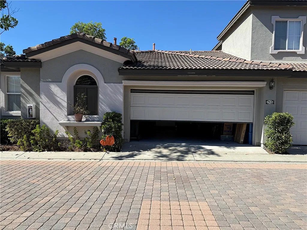 2 bed, 1166 sqft, $4,100 — Photo 2