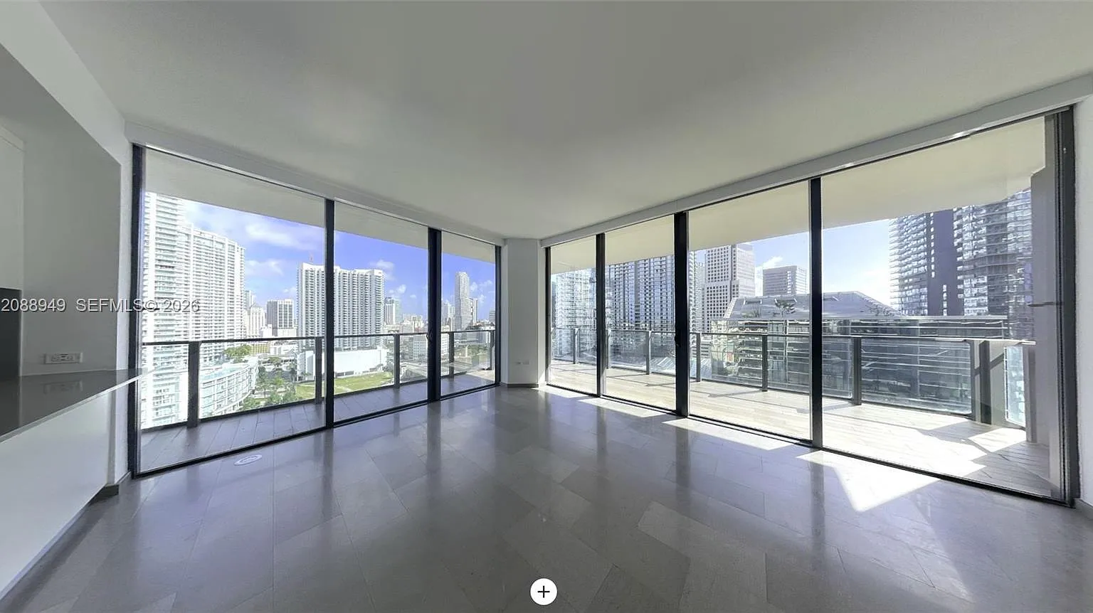 Rise Condo — Photo 2