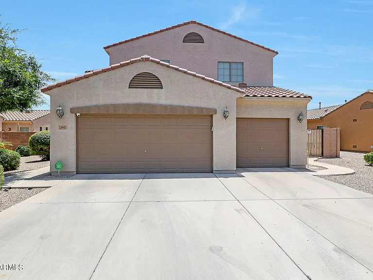 15941 W Mauna Loa Ln — Photo 2