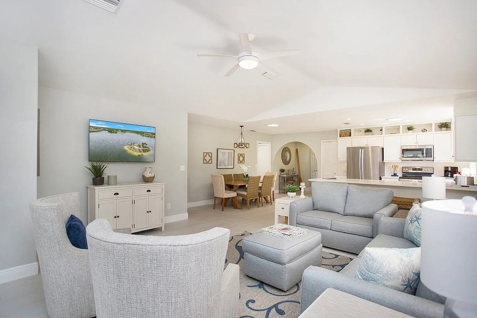 3 bed, 2.0 bath, 1593 sqft, $5,039 — Photo 2