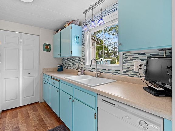 3rd image of 353 N Dolphin St