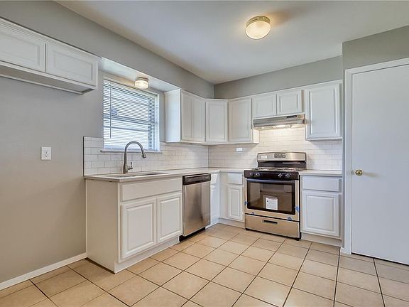 5th image of 1626 E Shore Dr