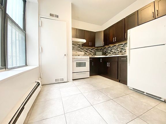 2nd image of 149 Sterling St APT 1D
