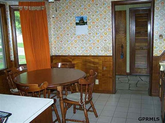 4th image of 9929 Pinkney St