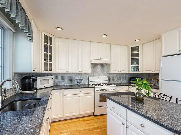 2nd image of 221 Pleasant St #221