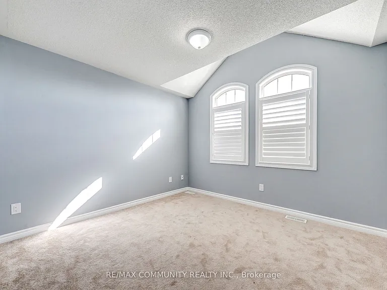 79 McRoberts Cres — Photo 29