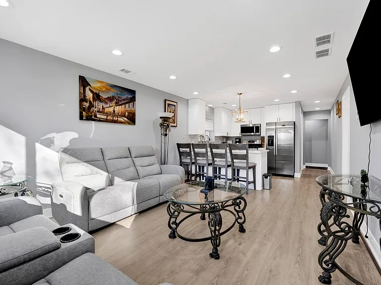 27W180 Cooley Ave #1 — Photo 5