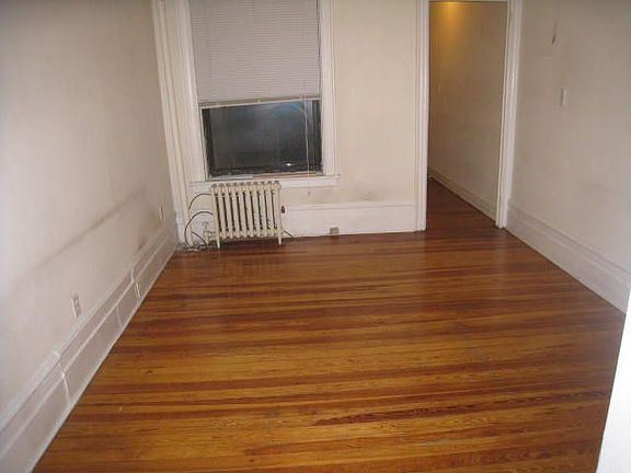 2nd image of 3119 32nd St APT 4