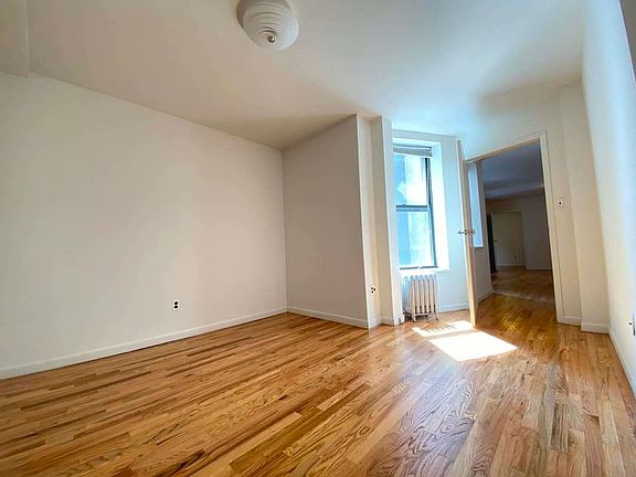 4th image of 310 W 95th St #3