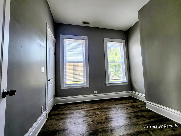 5700 S Wabash Ave #1 — Photo 8
