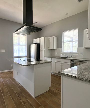 5th image of 135 Esma St
