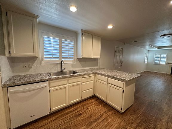 5th image of 2207-2213 N Vickie Ct
