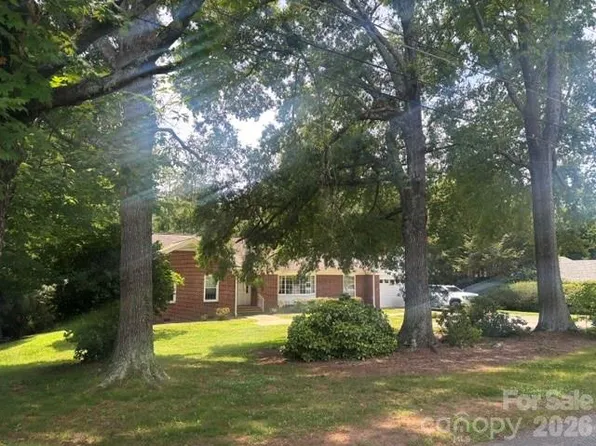 1807 5th St NW, Hickory, NC 28601