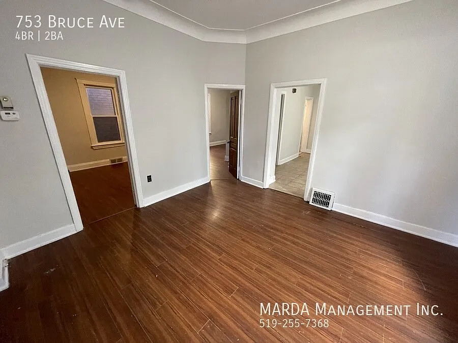 Charming 4 Bed/2 Bath Single Family Home Downtown + Utilities — Photo 2