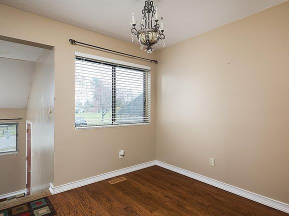3rd image of 460 Larkwood Dr