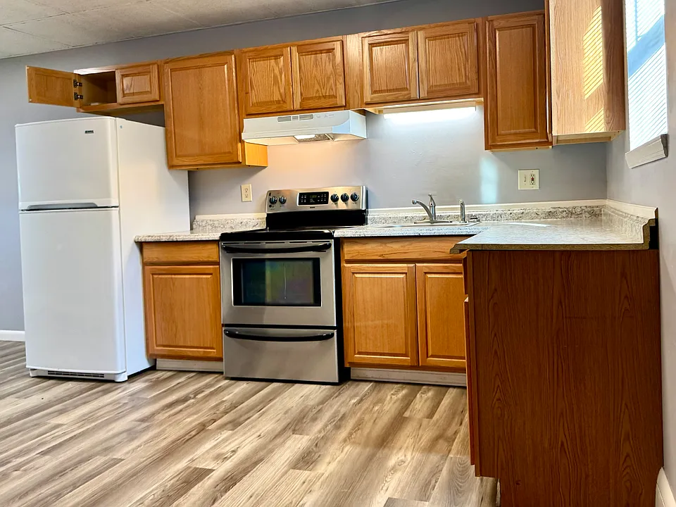118 E Chestnut St Apt 7 - Kitchen