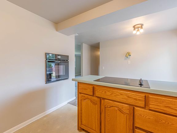 3rd image of 8804 Newhouse St
