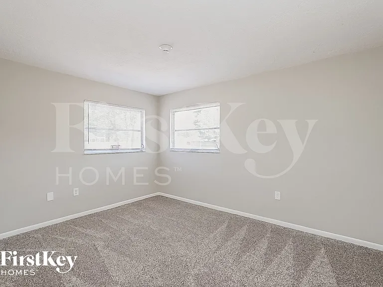 319 Scott Ct — Photo 11