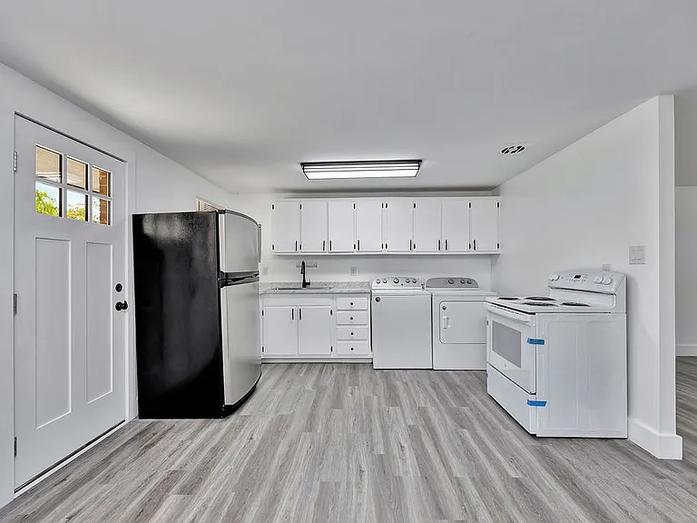 6314 Holbrook Dr — Photo 4