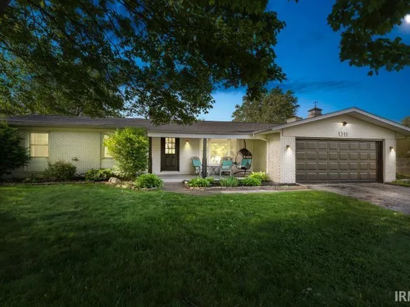 1311 Berkshire Dr, South Bend, IN 46614
