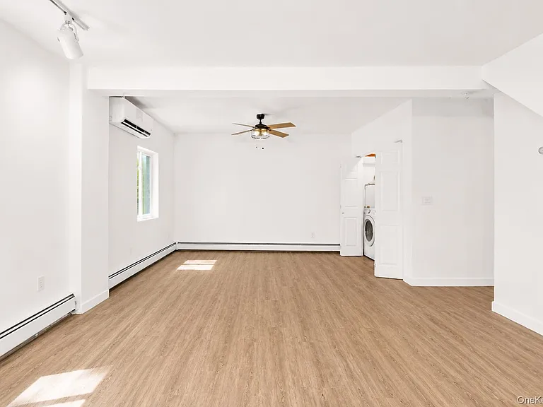 60 Morris Ave — Photo 14