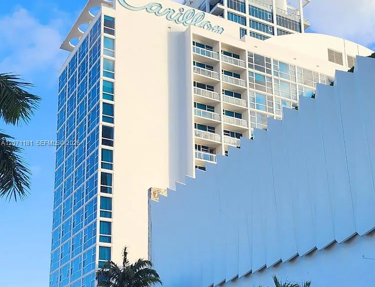 6801 Collins Ave #LPH05 — Photo 12