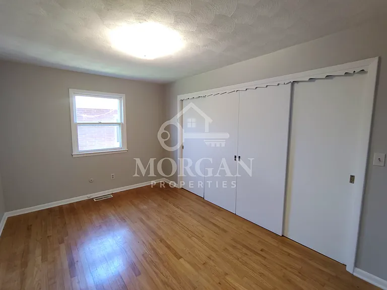 214 1/2 W Berry St — Photo 5