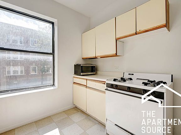 2nd image of 1532 N Kedzie Ave APT 1C