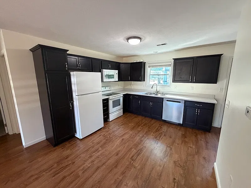 2 bed, 1.0 bath, 950 sqft, $1,400 — Photo 3