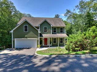 325 Turkey Roost Rd, Monroe, CT 06468