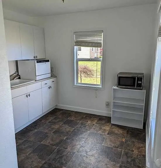 1009B Woodlawn Ave #B — Photo 4