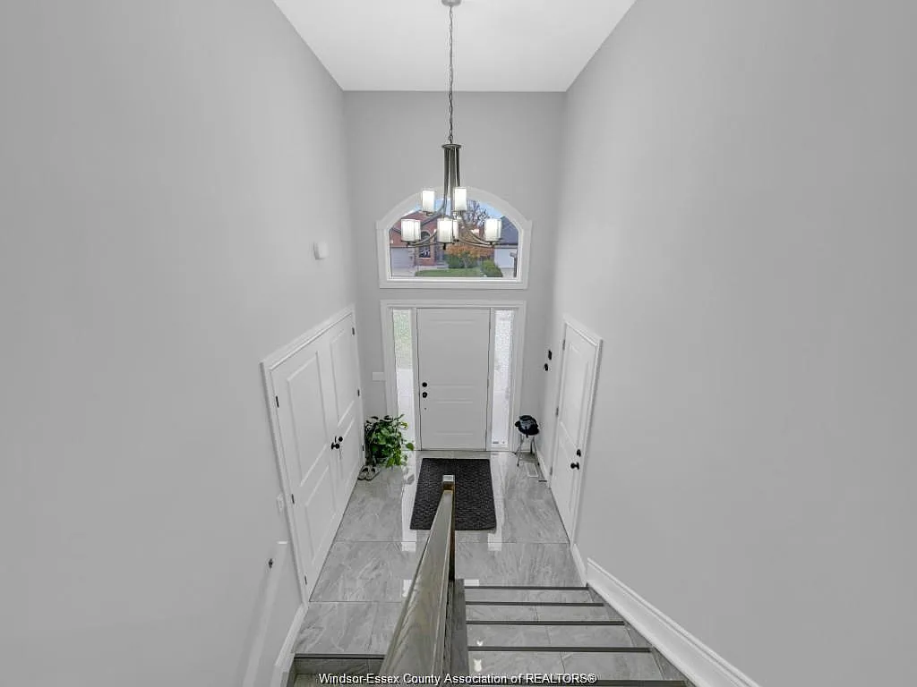 5 bed, $3,950 — Photo 4