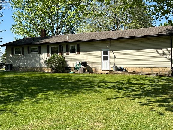3rd image of 25 Brooks Ct