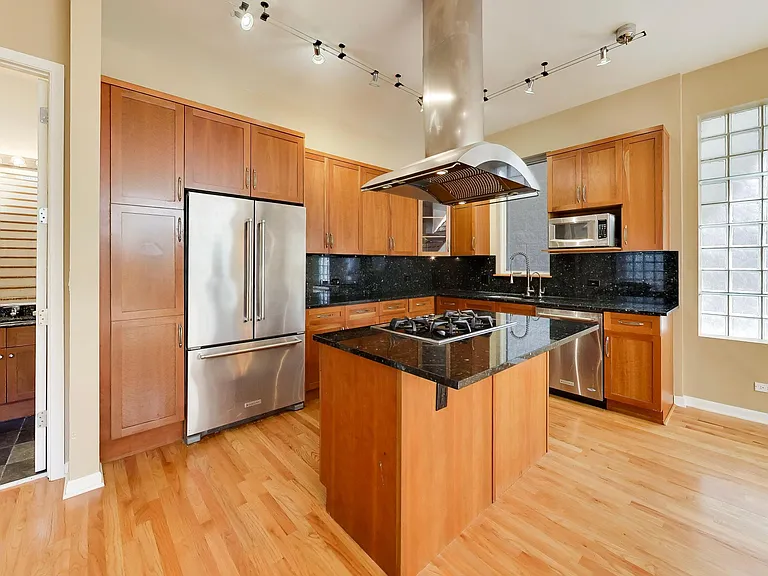 821 N Wood St #1 — Photo 8