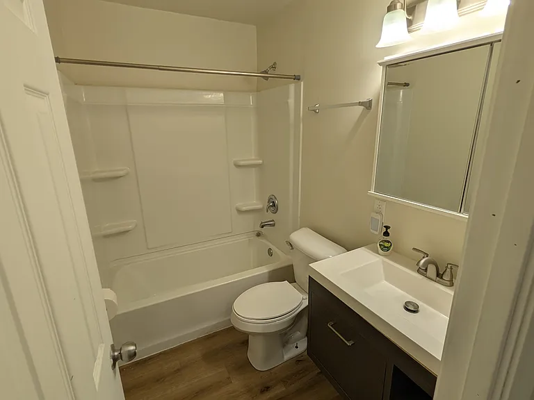 2422 E Washington St — Photo 8