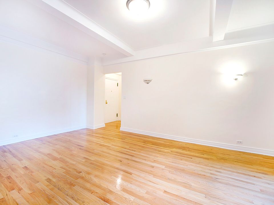 1st image of 1 University Pl APT 12o