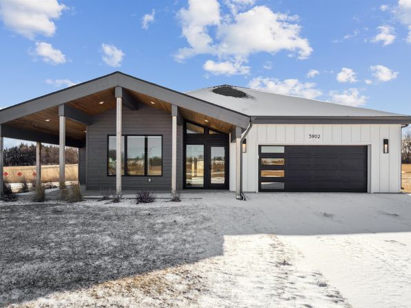 3902 Keagles Xing, Cedar Falls, IA 50613