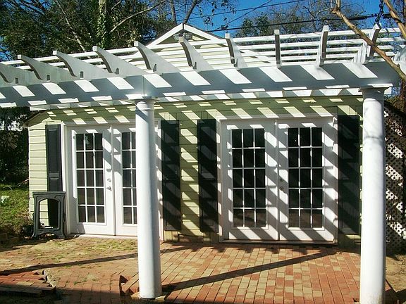 400 sq ft entertaining house in back yard