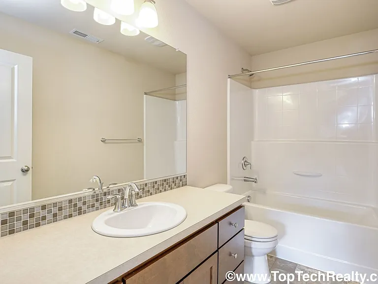 7226 NW Abigail Ter — Photo 14