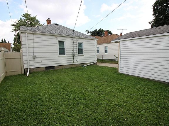 3rd image of 14835 Russell Ave