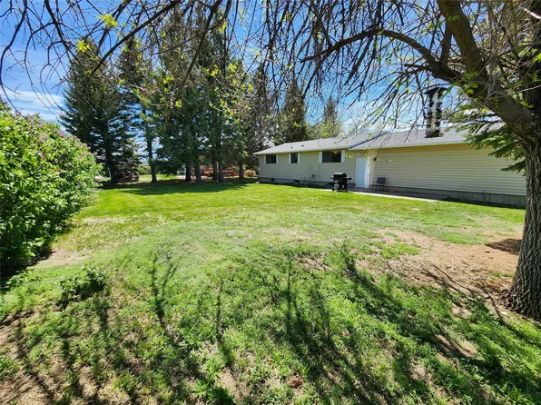 303 10th Ave NE, Choteau, MT 59422