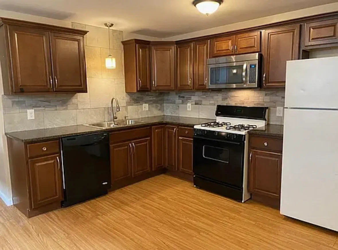 103 Sawyer Ave — Photo 2