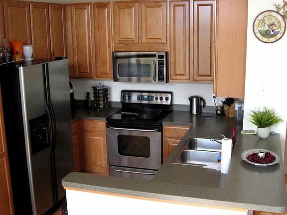 Kitchen w stainless steel