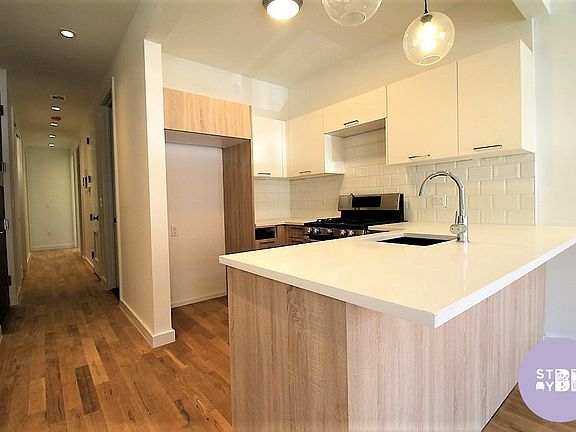 2nd image of 110 Jefferson Ave #2B
